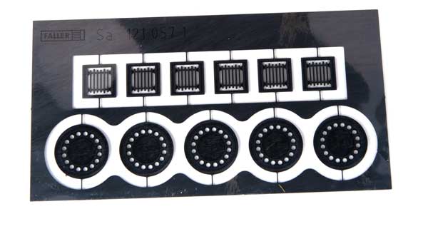 HO Scale Walthers SceneMaster Manhole Covers & Sewer Grates