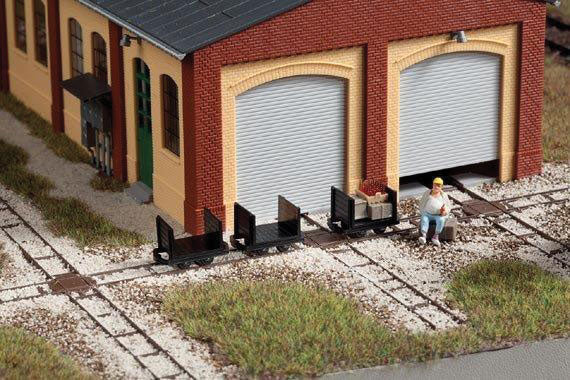 HO Scale Walthers SceneMaster Bulkhead Flatcar 3-Pack - Kit - Light Industrial Rail Series