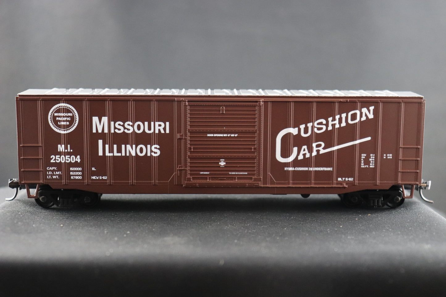 Value Trains Missouri Illinois Cushion Boxcar #250504