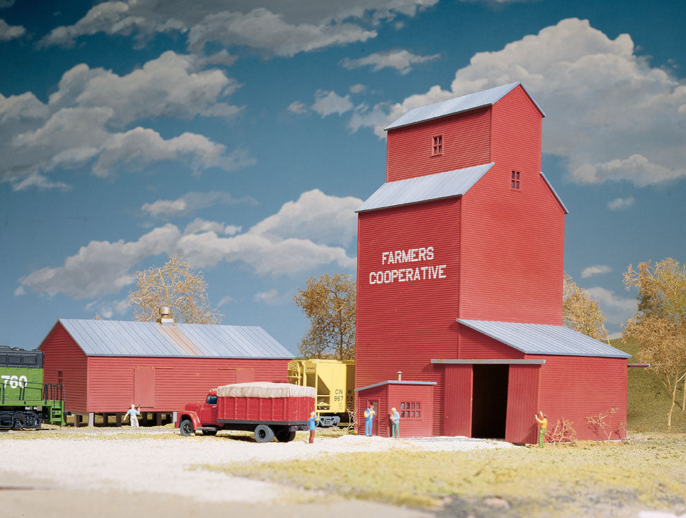 HO Scale Walthers Cornerstone Farmers Cooperative Rural Grain Elevator #3036