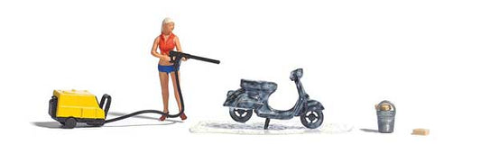 HO Scale Busch Gmbh & Co Kg Complete Miniature Scene Scooter Wash