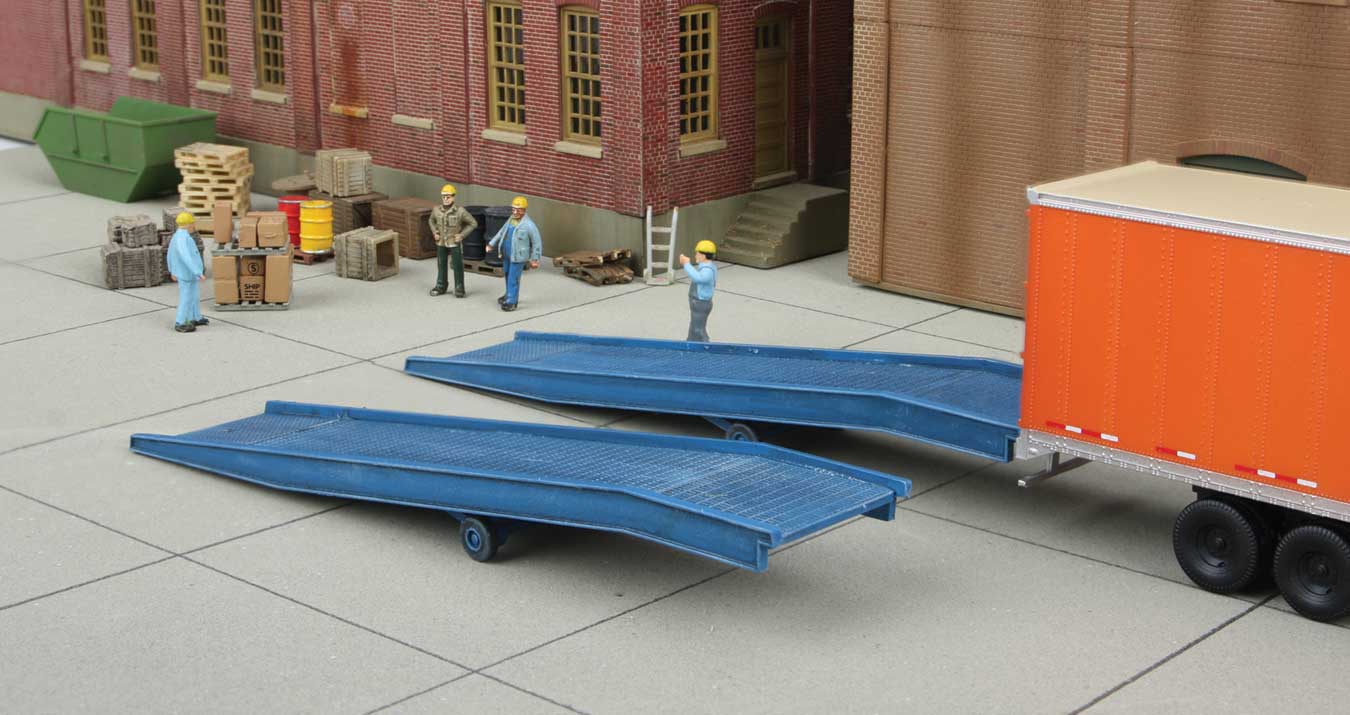 HO Scale Walthers Cornerstone Loading Ramps - pkg(2)