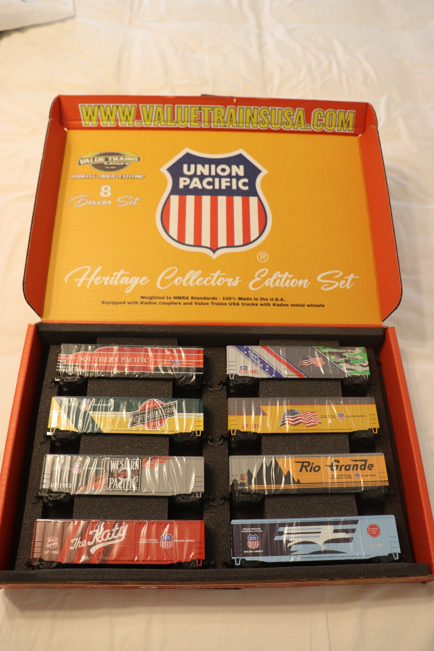 Value Trains Union Pacific Heritage Collectors Edition 8 Boxcar Set