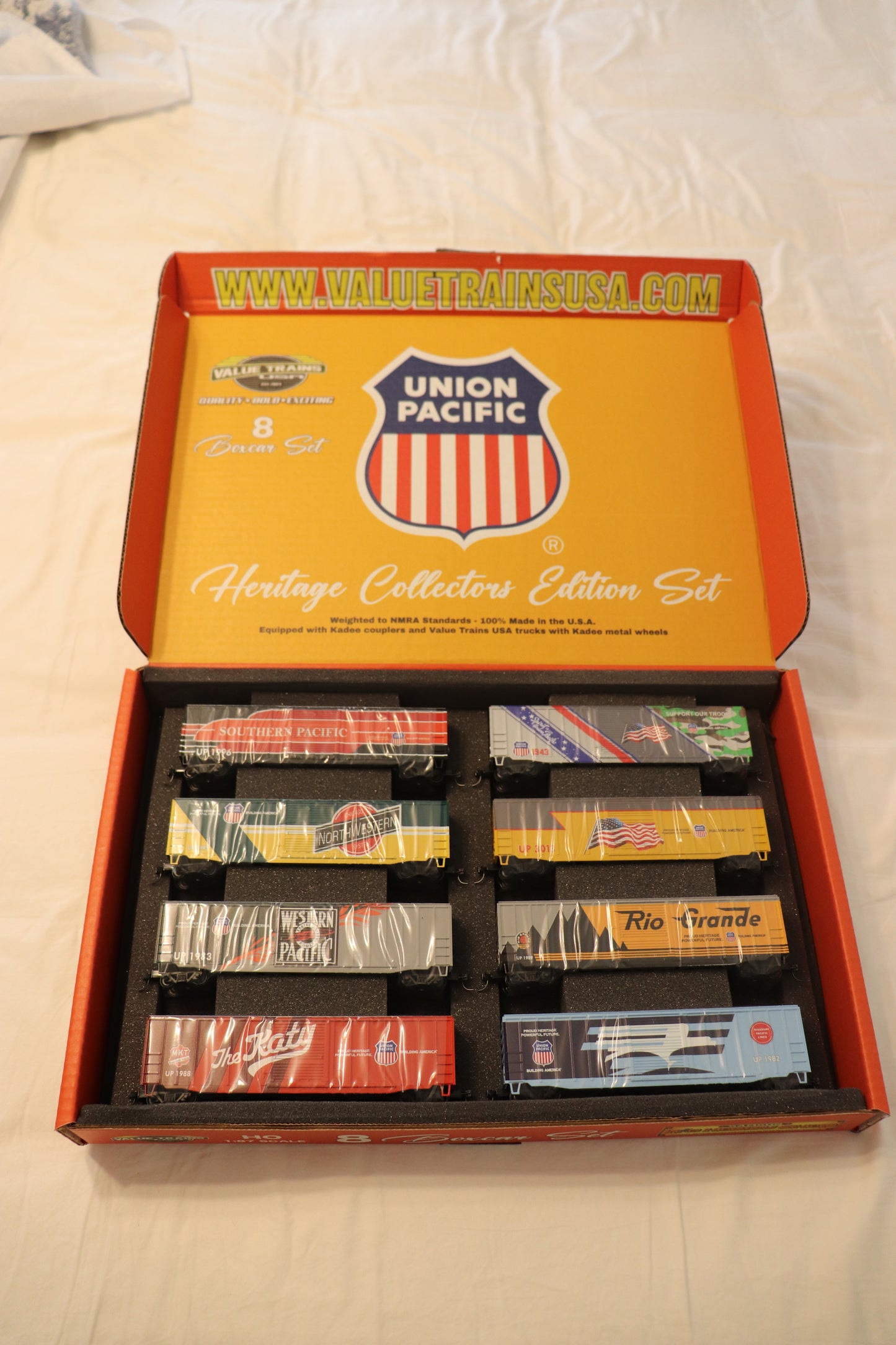 Value Trains Union Pacific Heritage Collectors Edition 8 Boxcar Set
