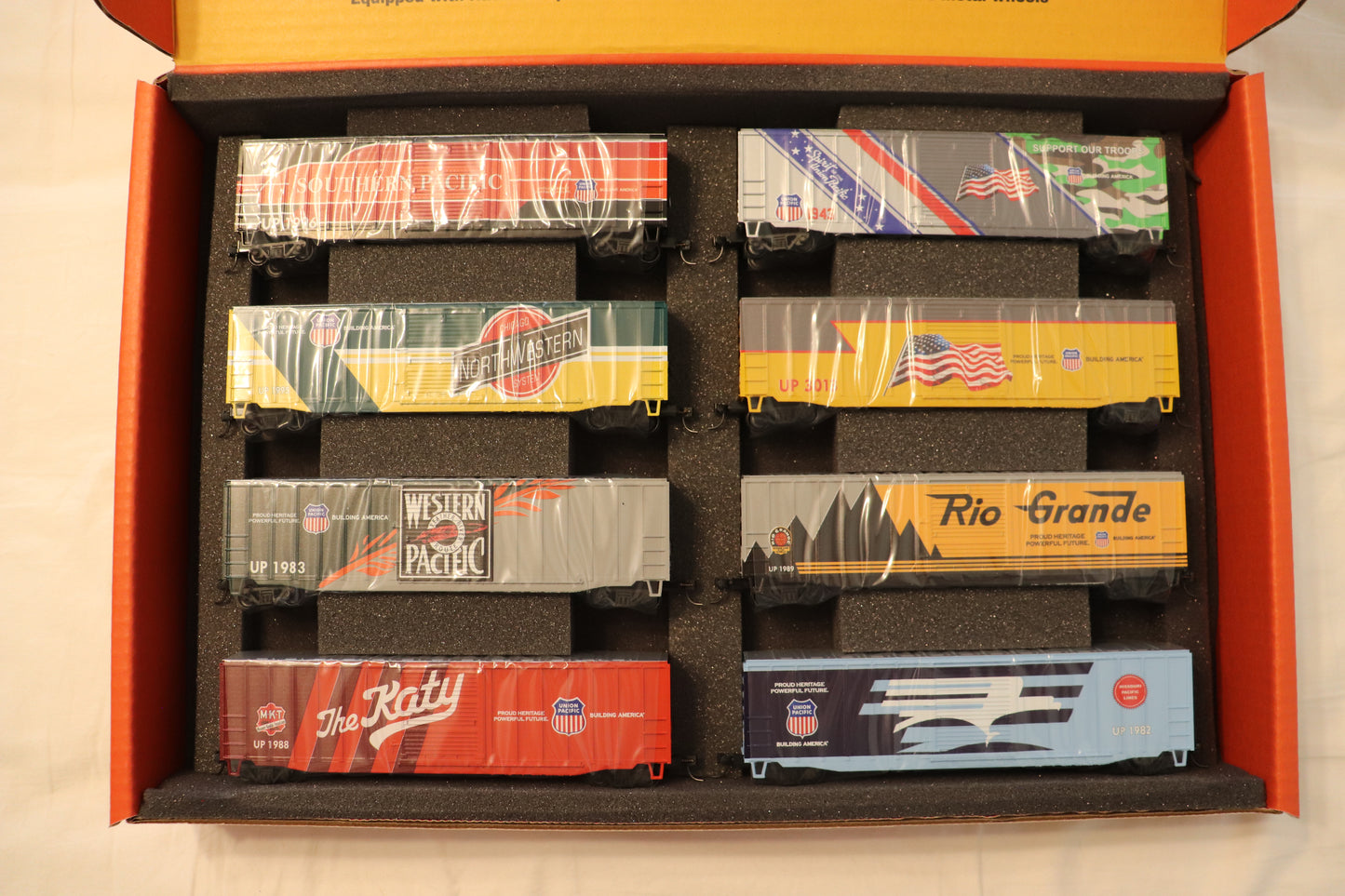 Value Trains Union Pacific Heritage Collectors Edition 8 Boxcar Set