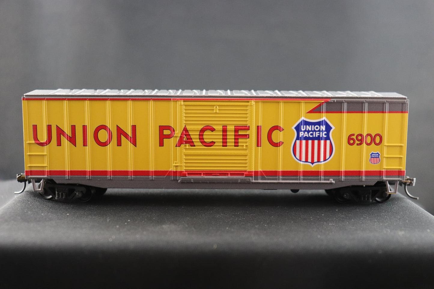 Value Trains DDA40X 6900 Comm Boxcar