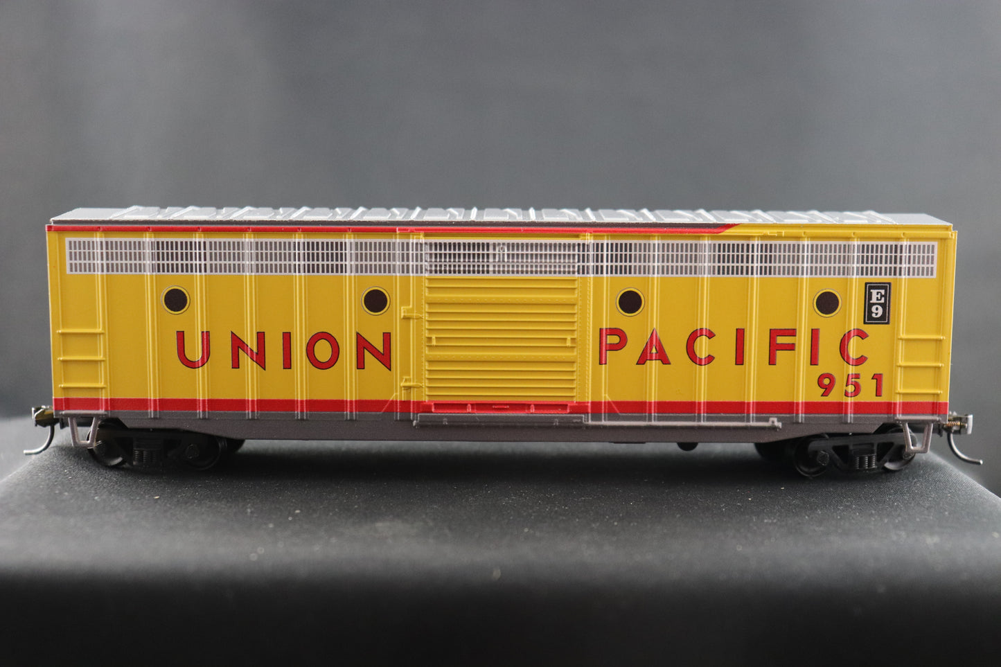 Value Trains E9 Diesel 951 Comm Boxcar