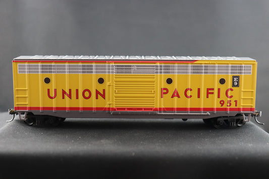 Value Trains E9 Diesel 951 Comm Boxcar