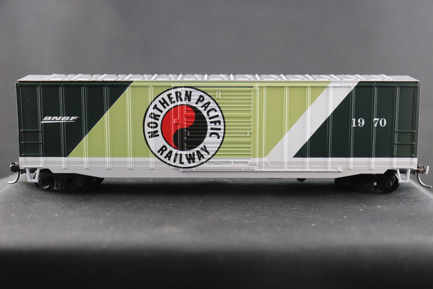Value Trains Northern Pacific Heritage Boxcar
