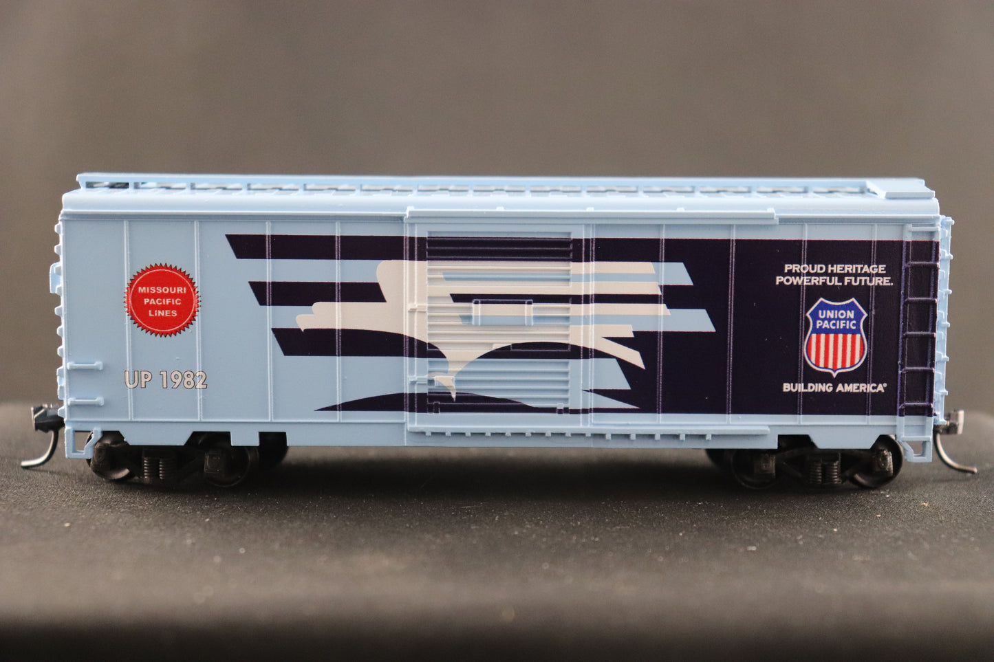 Value Trains 40' PS-1 Mo Pac Heritage Boxcar 40-001