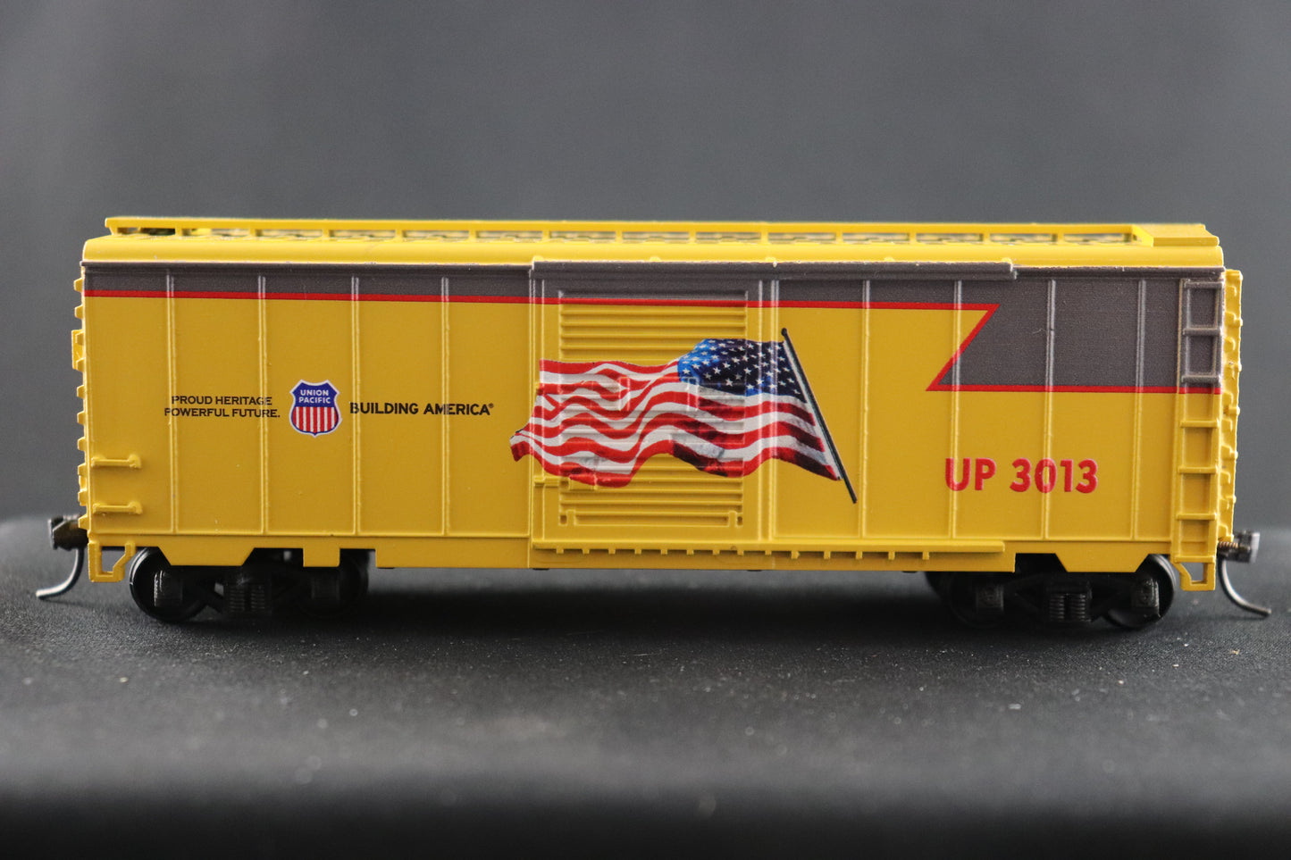 Value Trains 40' PS-1 Union Pacific Flag Heritage Boxcar 40-004