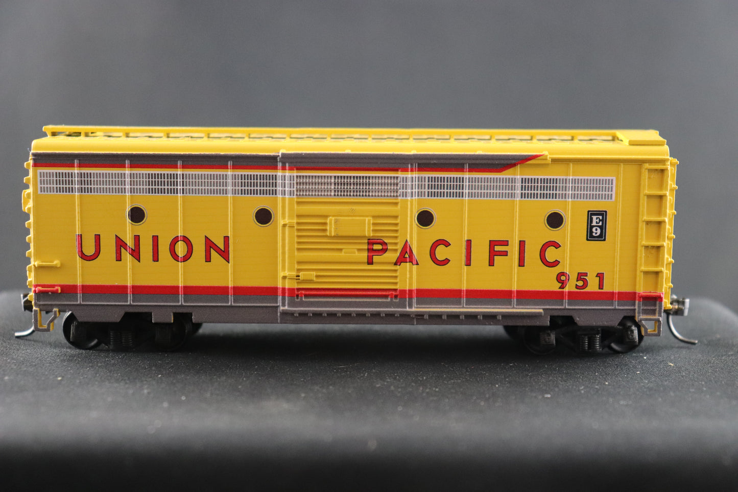 Value Trains 40' PS-1 E9 Diesel 951 Commem Boxcar #40-077