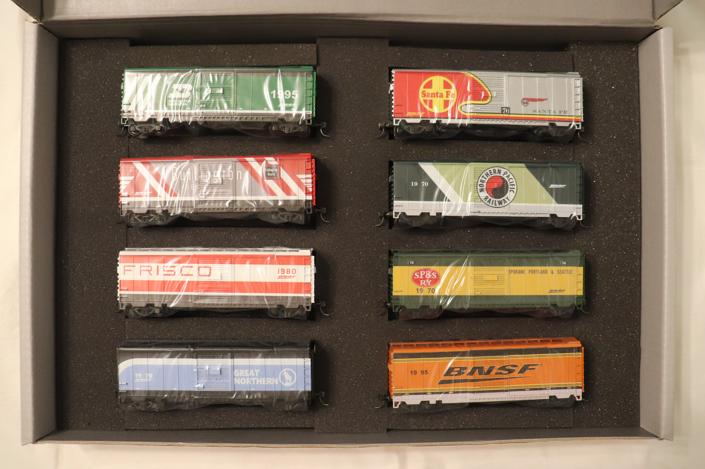 Value Trains BNSF 8 40' PS-1 Heritage Set #40-205