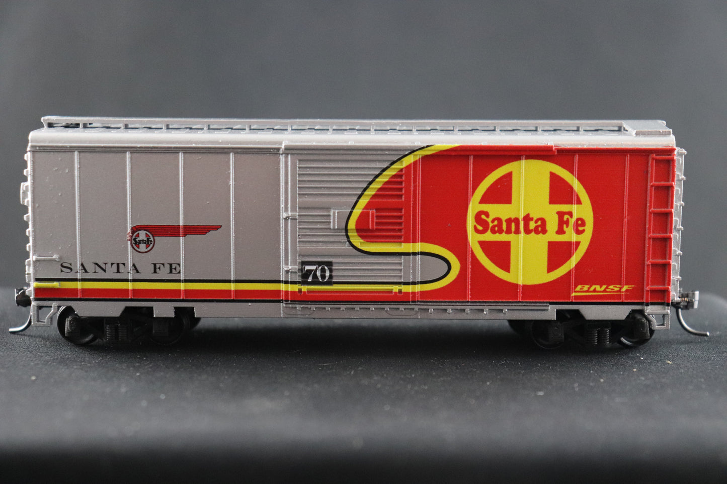 Value Trains 40' PS-1 Santa Fe Heritage Boxcar #40-207