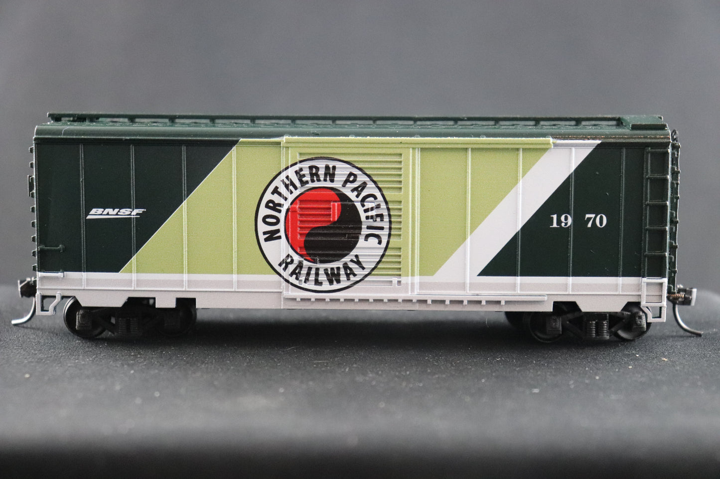Value Trains 40' PS-1 Northern Pacific Heritage Boxcar # 40-209