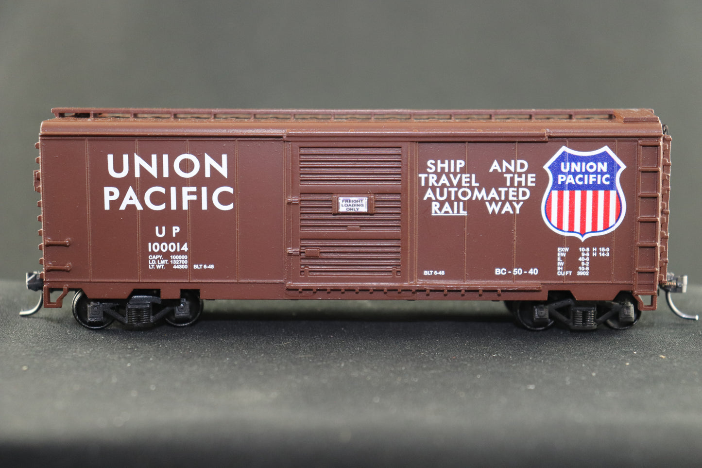 Value Trains 40' PS-1 Union Pacific Ship & Travel Boxcar #100014