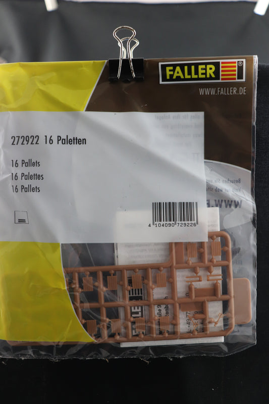 N Scale Faller 16 Pallets