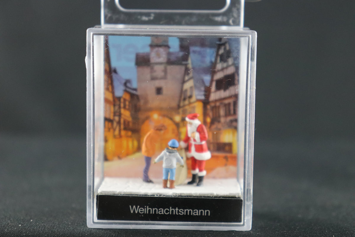 Presiser Santa Claus/Father Christmas w/Man and Boy