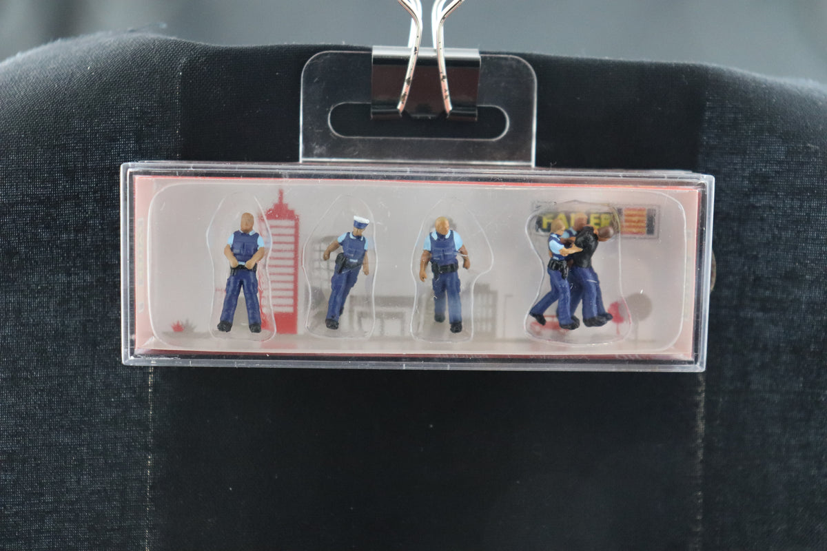HO Scale Faller Figures Policemen #151716