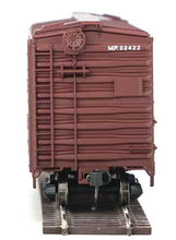 Load image into Gallery viewer, HO Scale WalthersMainline 40&#39; Association of American Railroads 1944 Boxcar - Ready to Run MP #32422
