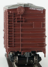 Load image into Gallery viewer, HO Scale WalthersMainline 40&#39; Association of American Railroads 1948 Boxcar - Ready to Run ERIE # 82207
