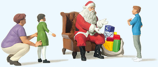 HO Scale Preiser Kg Santa in Chair, Mother and 2 Children