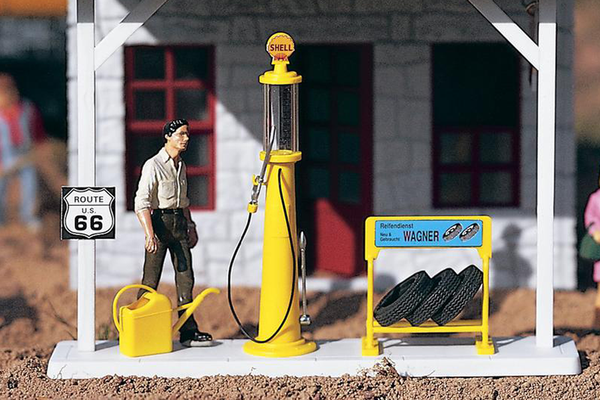 G Scale Piko ANTIQUE GAS PUMP AND ACCESSORIES