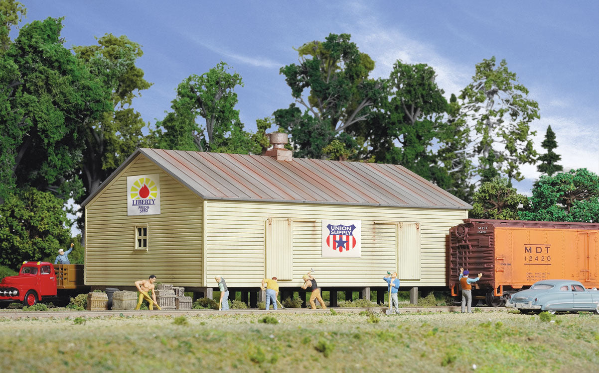 HO Scale Walthers Cornerstone Storage Shed on Pilings