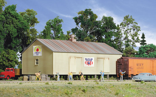 HO Scale Walthers Cornerstone Storage Shed on Pilings